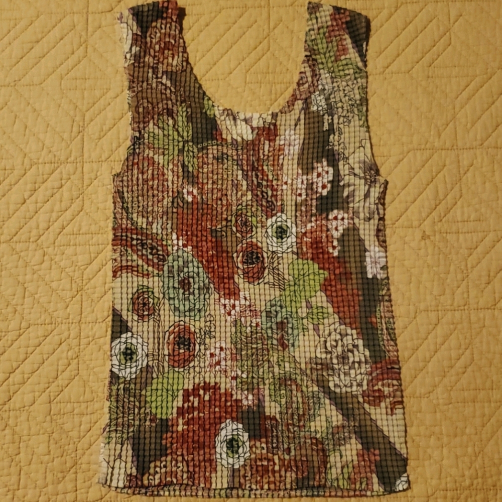 Nicola Artistic Floral Origami Pleated Tank Top❣🧚 - Picture 2 of 3